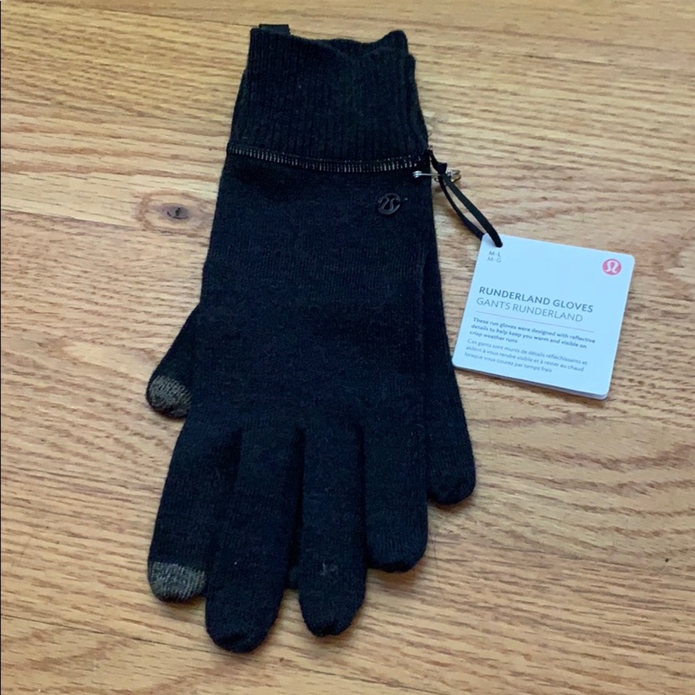NWT Lululemon gloves